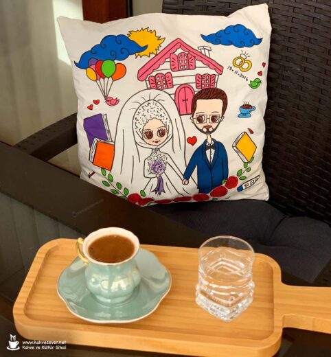 Köpüklü Türk kahvesi