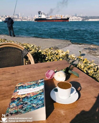 İstanbul boğazında kahve keyfi