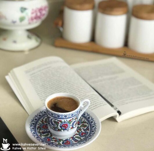 Kısa bir mola: kahve ve kitap