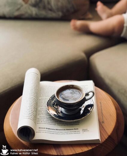 İki sevgilinin buluşması: Kahve ve kitap