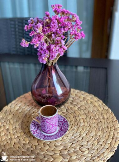 çiçek ve kahve