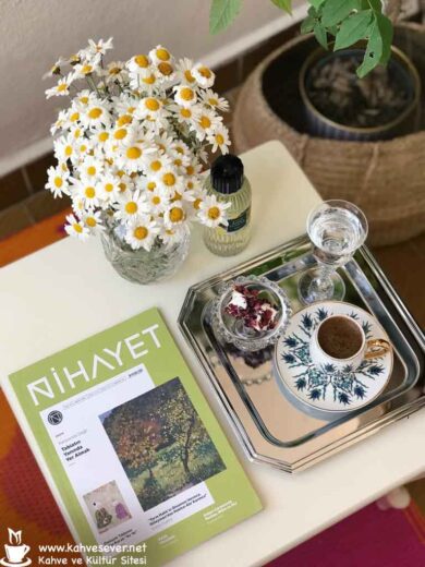 papatya, kahve ve kitap