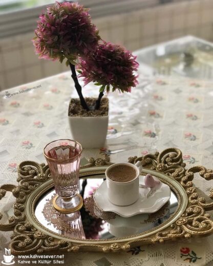 çiçek ve kahve