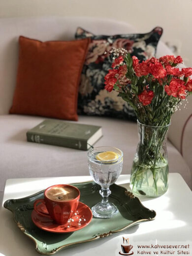 kahve ve kitap sunumu