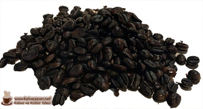 çok kavrulmuş kahve çekirdekleri